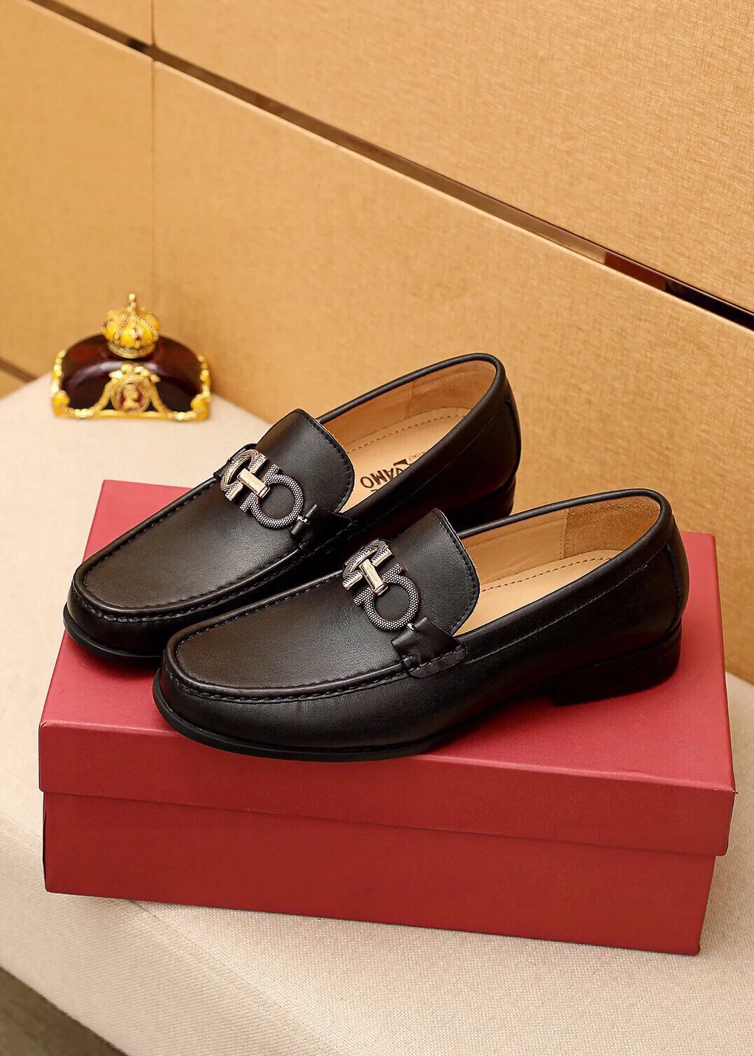 Men's shoes 💰480 💐 Product trademark: Ferragamo "Ferragamo" casual leather shoes Regular size: 38-44 (45🉑️customized) Product materials: Selected imported first-layer calfskin upper + luxury hardware buckle, imported water-dyed cow leather lining. Strong three-dimensional visual effect, original outsole color: 3⃣️seed leather materials available